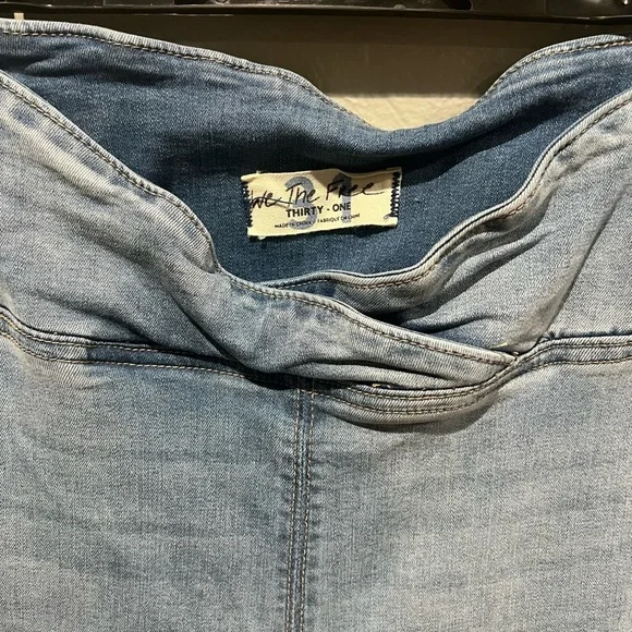 We The Free Light Blue Flare Jeans In Excellent Condition Size 31 - Picture 2 of 4